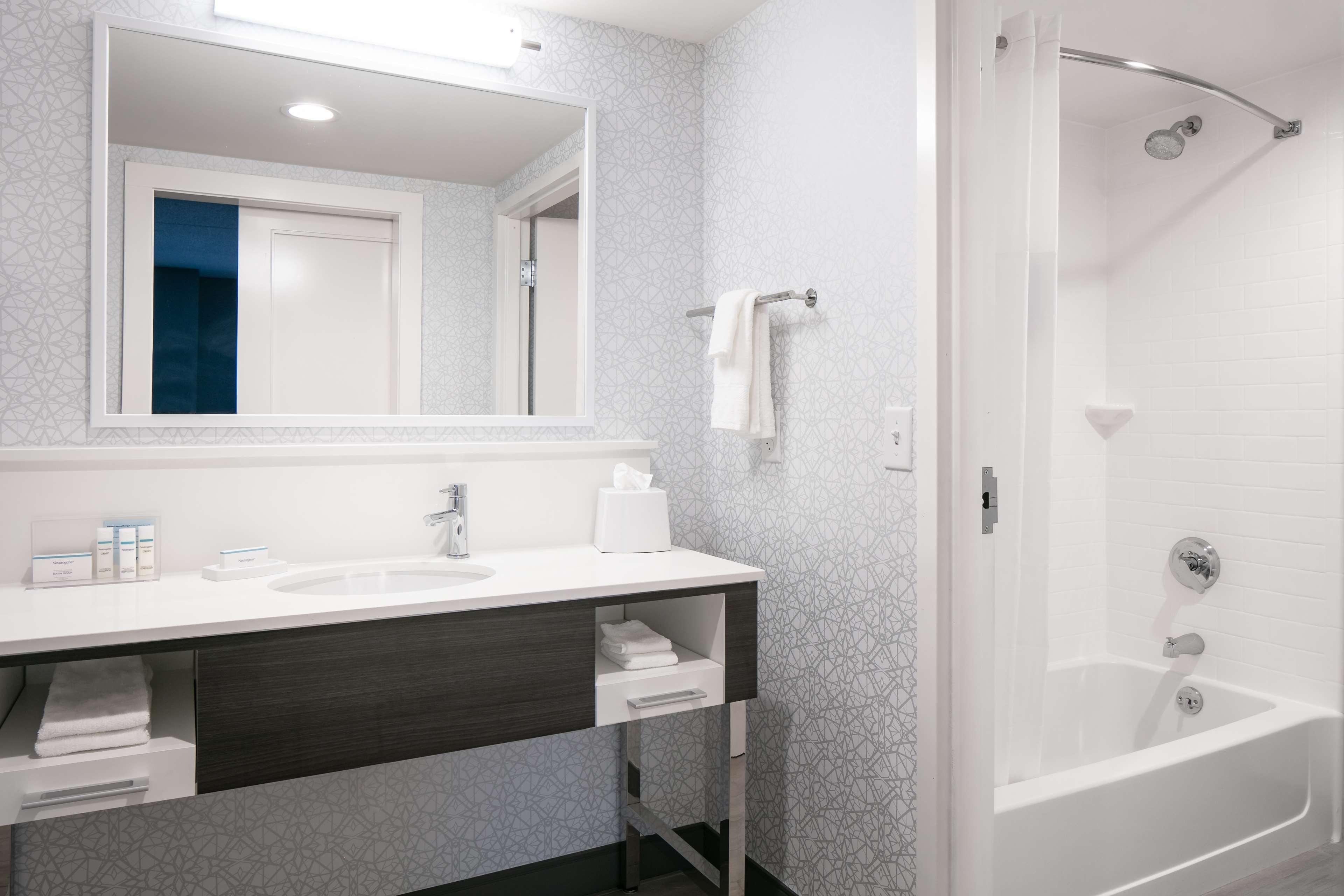 Hampton Inn Dubuque Dış mekan fotoğraf