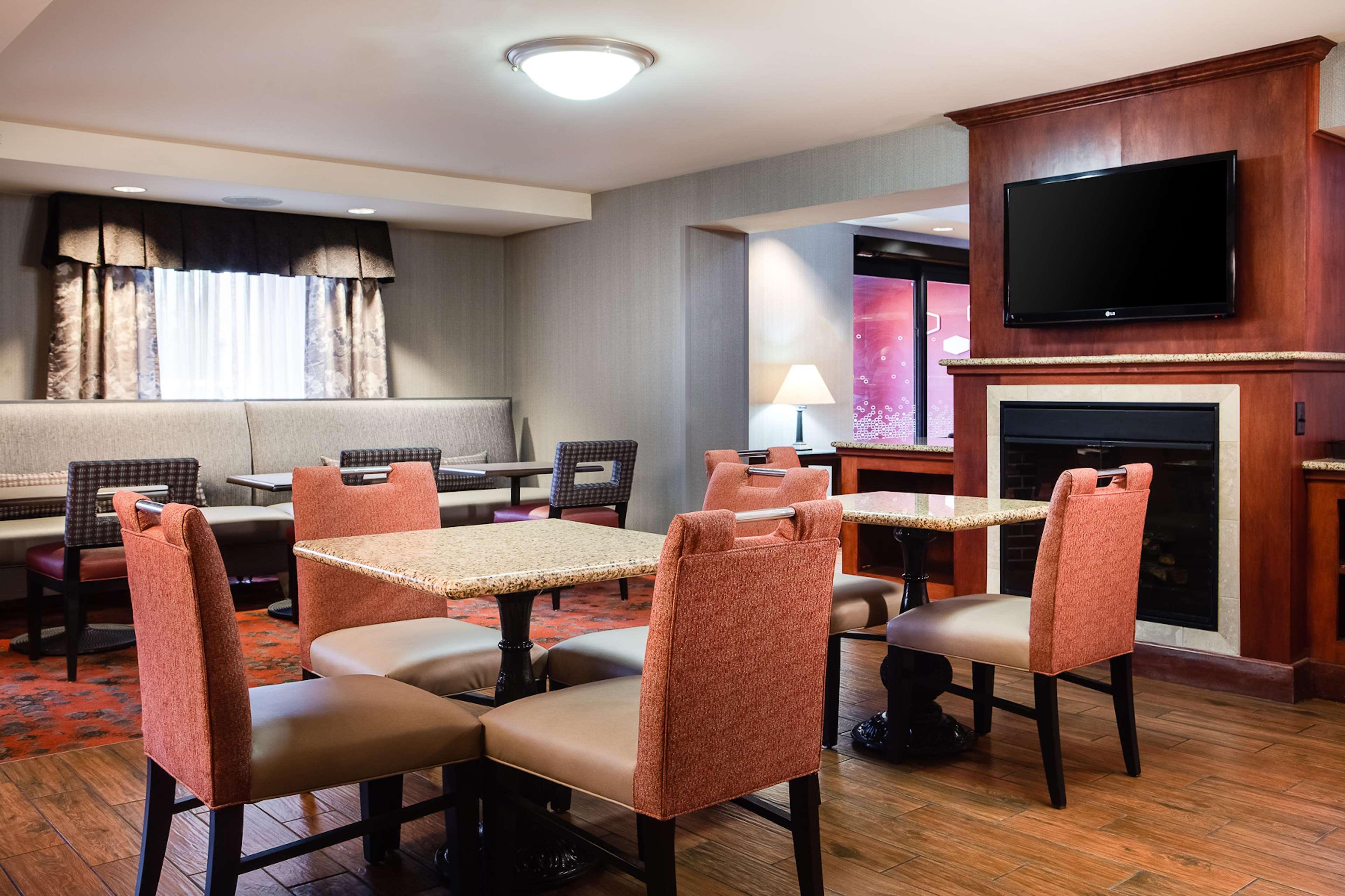 Hampton Inn Dubuque Dış mekan fotoğraf