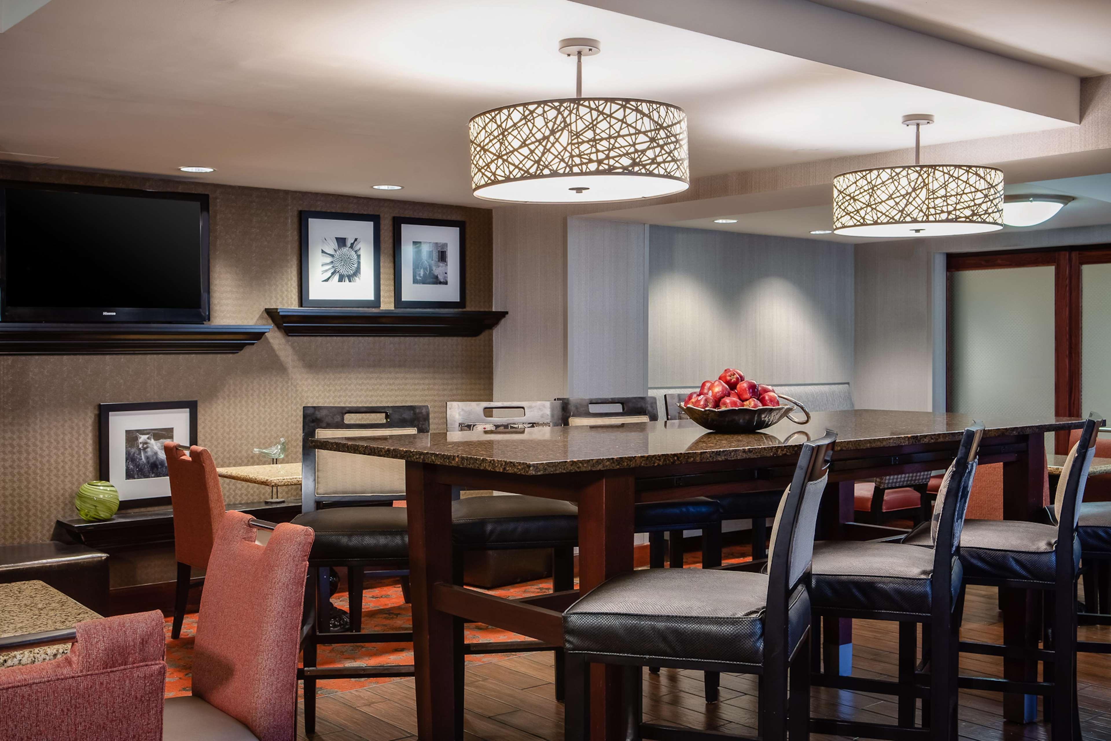 Hampton Inn Dubuque Dış mekan fotoğraf